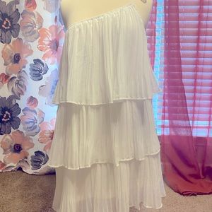 NWT Lulu’s short white pleated cocktail dress Size L